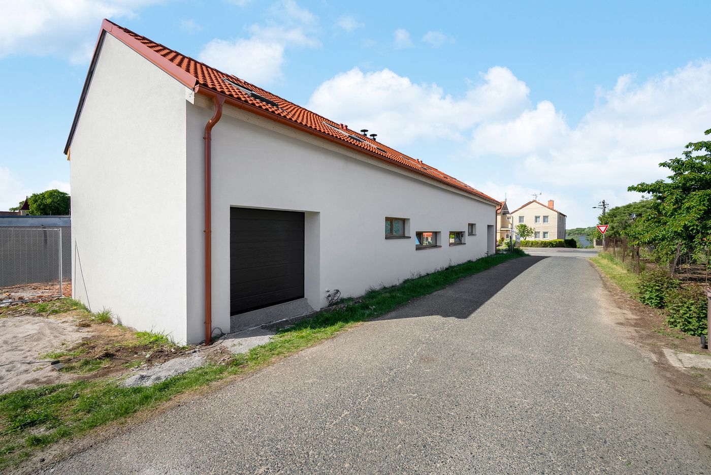 Exteriér domu, garáž